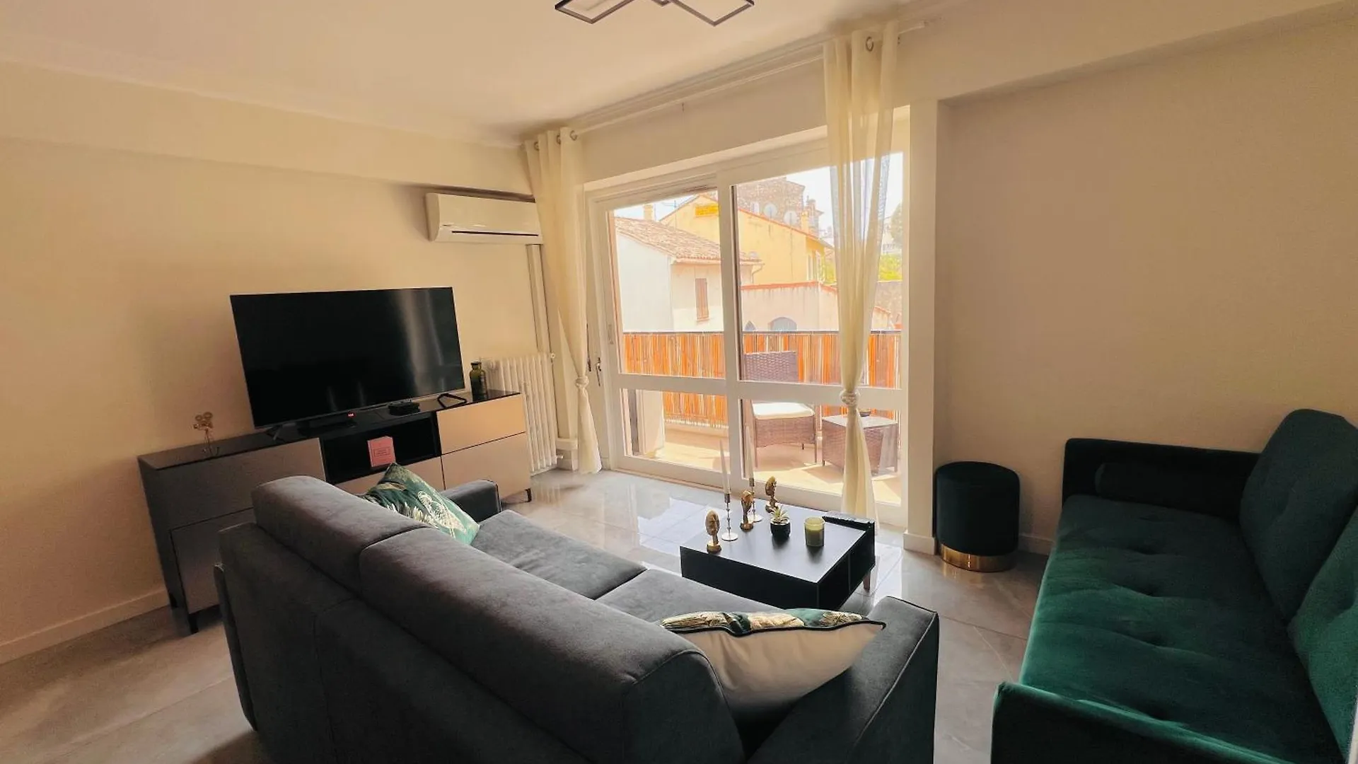 Les Arenes - Cannes Centre, Charmant 2 Pieces Recemment Renove De 45 M2 Avec Sa Terrasse De 10 M2